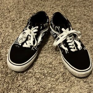 Black/white Vans. Bandana style on the sides. Size 10 womens and 8.5 in men’s